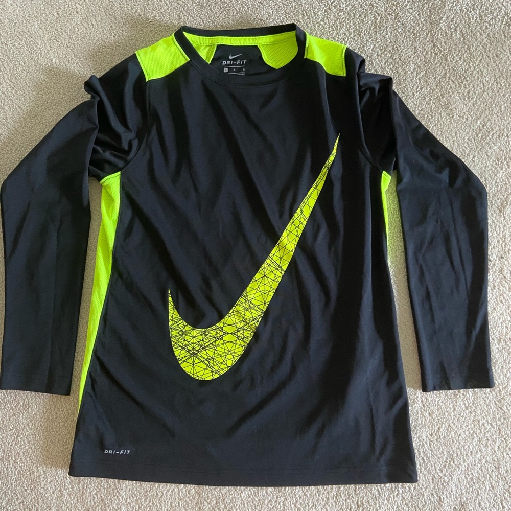 ✨SOLD✨ Long-sleeve Dri Fit Nike shirt